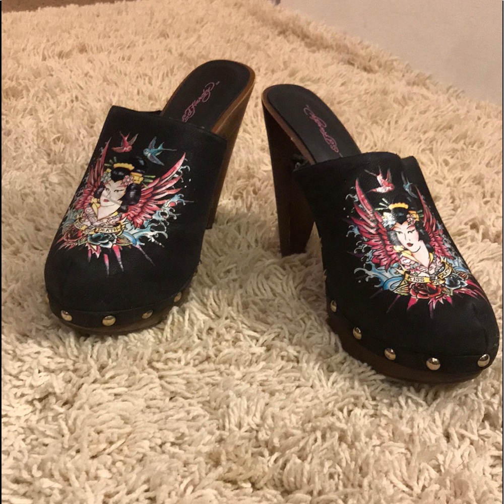 Ed Hardy Size 7 Black Kiss of Death 4 Inch Clogs